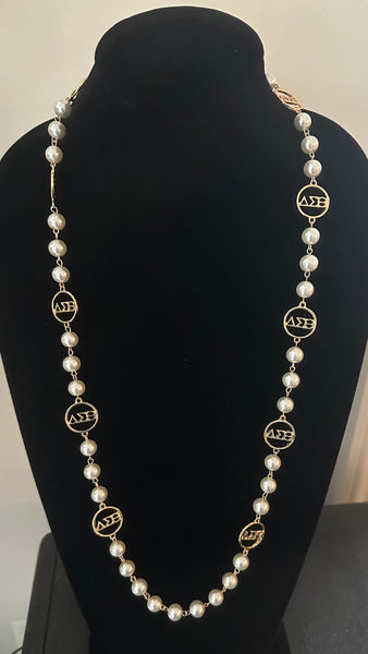 Delta Pearl Circle Necklace - Gold